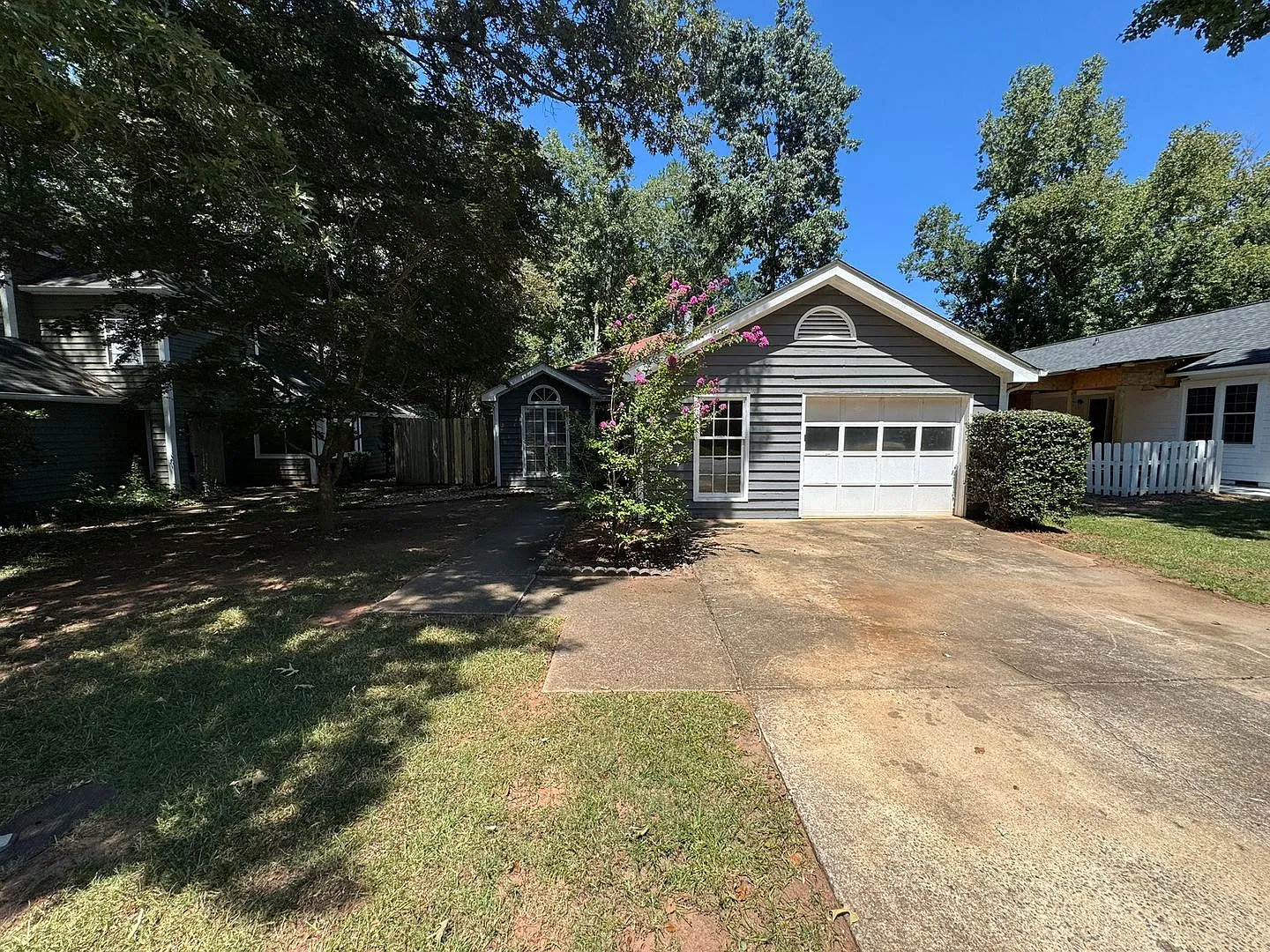 Three Bedroom Near Vet School! — Photo 2