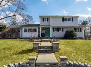 2 Cinderella Ln, East Setauket, NY