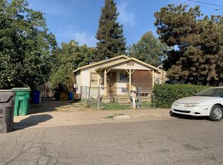 559 N Oakview Ave, Farmersville, CA 93223