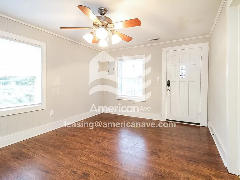 8935_004_living_room_13725382.jpg