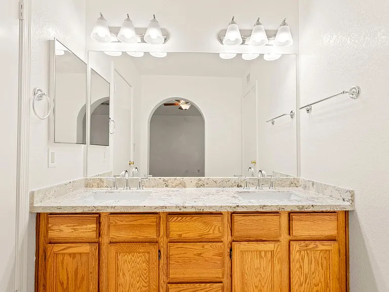 7309 W Canterbury Dr — Photo 14