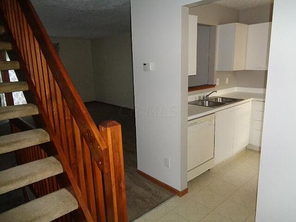 4th image of 204 Macandrews Way #59C