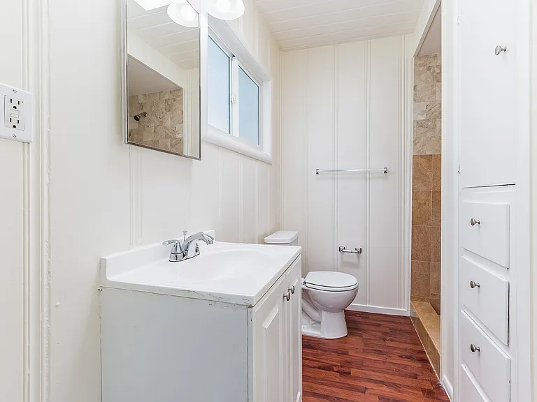 1808 Roosevelt Ave — Photo 9