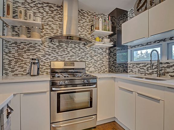 3rd image of 63 Portland Pl