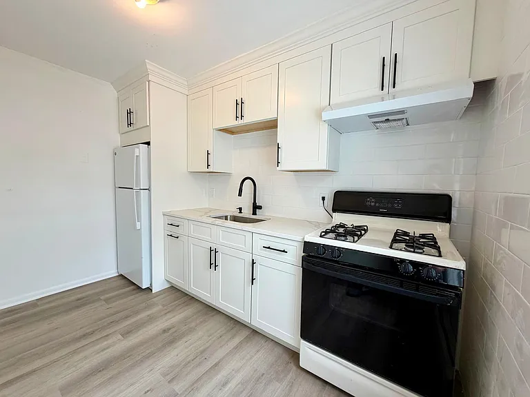 18 Fairview Dr #3 — Photo 4