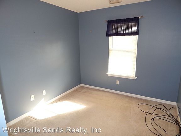 4th image of 713 Brewster Ln