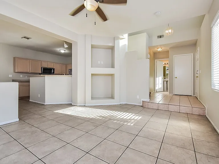 2501 Lady Elizabeth Ct — Photo 5