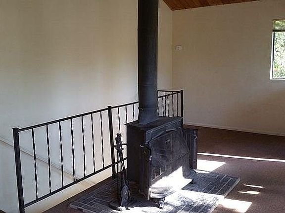 4th image of 212 Rosecrans St