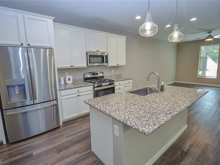 541 Tokopah Falls St — Photo 9