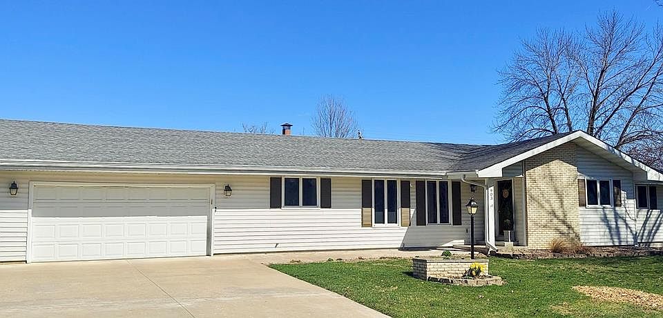 1st image of 903 Cherry Ln