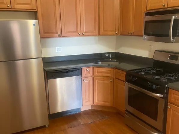 3715 Kings Highway image 1 of 7