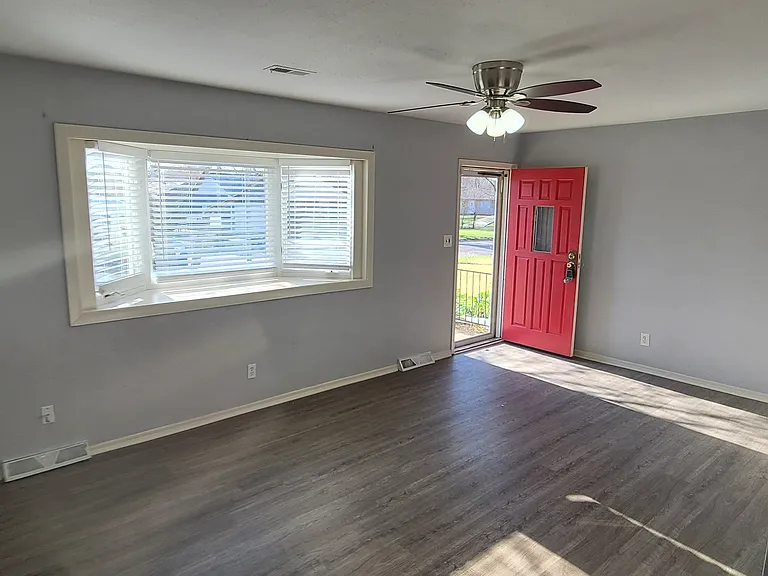 11316 Lewis Ave — Photo 2