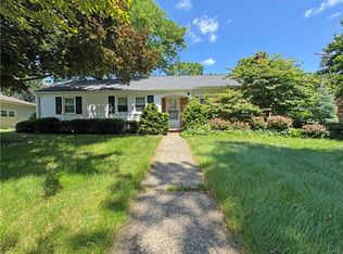 10 Danbury Cir N, Rochester, NY 14618