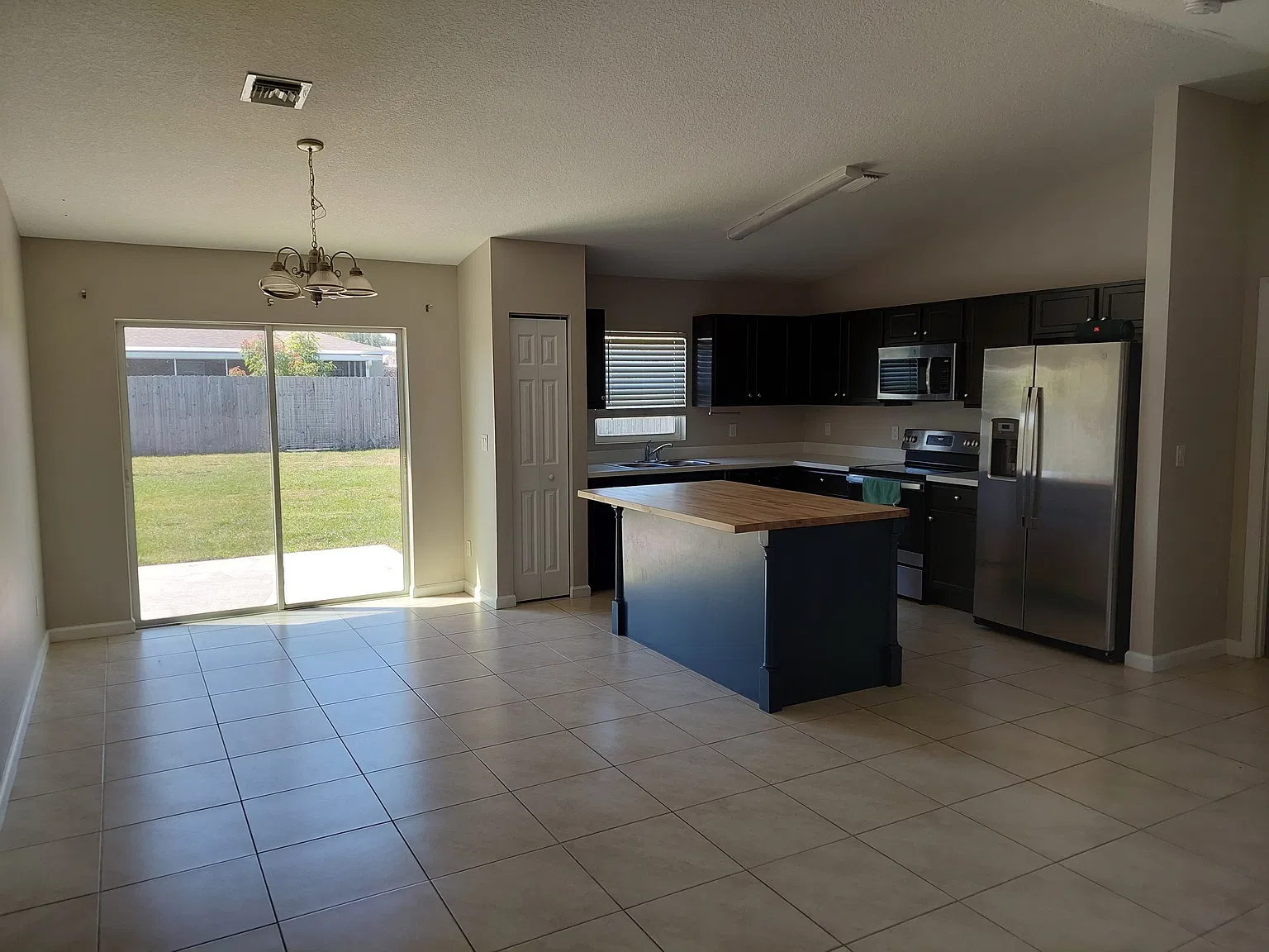 3 bed, 1343 sqft, $2,600 — Photo 2