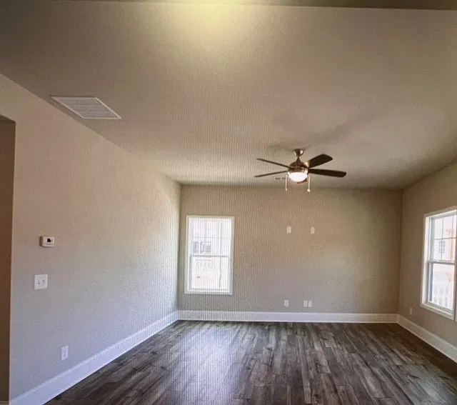 3 bed, 2000 sqft, $2,800 — Photo 1