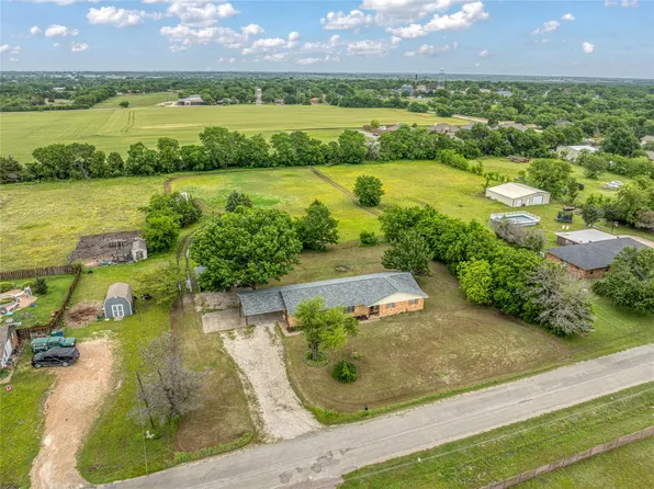 320 Meadows Estate St, Whitewright, TX 75491