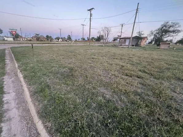 1212 E 11th St, Plainview, TX 79072