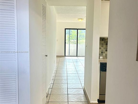 4th image of 852 NE 209th St #101-38