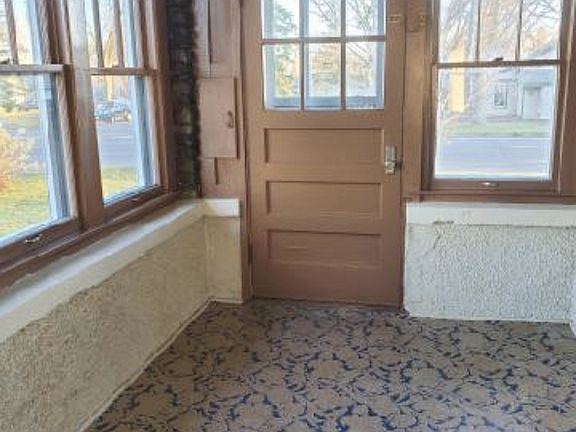 2nd image of 360 4th Ave SE