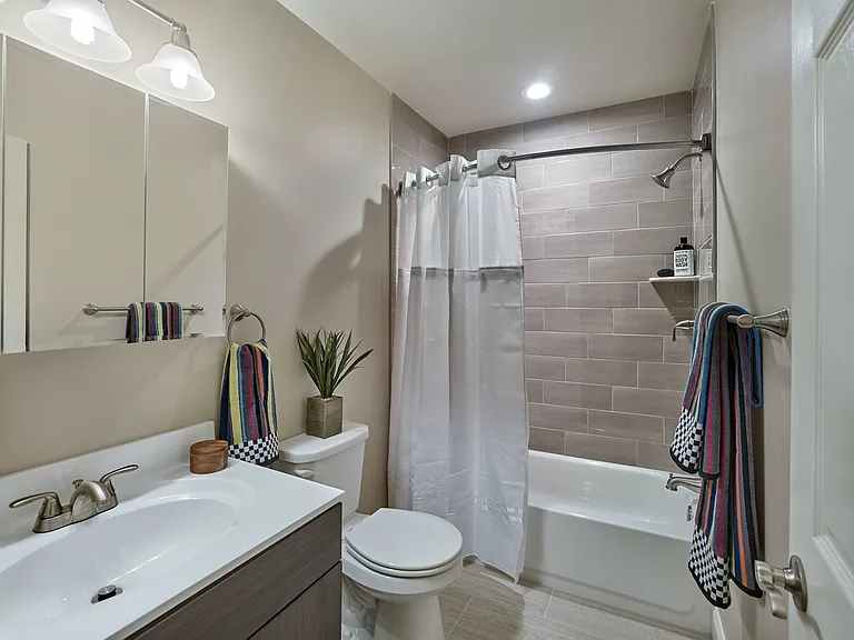 Willowyck Apartments renovated bathroom