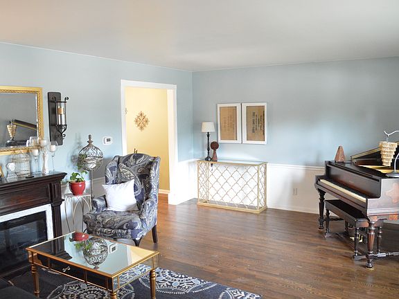 4th image of 208 Larchwood Ln