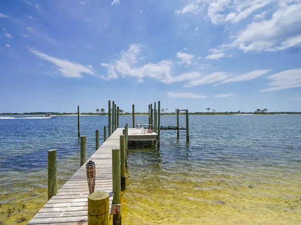 2-6 S Christobal Rd, Mary Esther, FL 32569