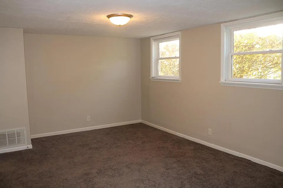 4 bed, 1625 sqft, $2,000 — Photo 3