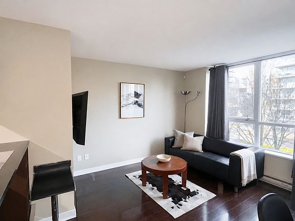 3rd image of 1438 Richards St #307
