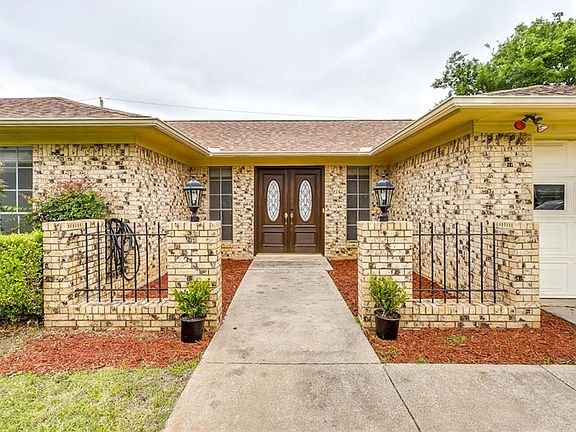 2nd image of 2802 Fox Hill Dr