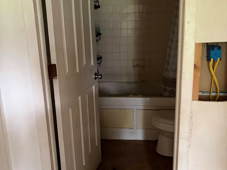2410 N Ellis St — Photo 7