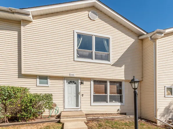 205 Raintree Ct, Aurora, IL 60504