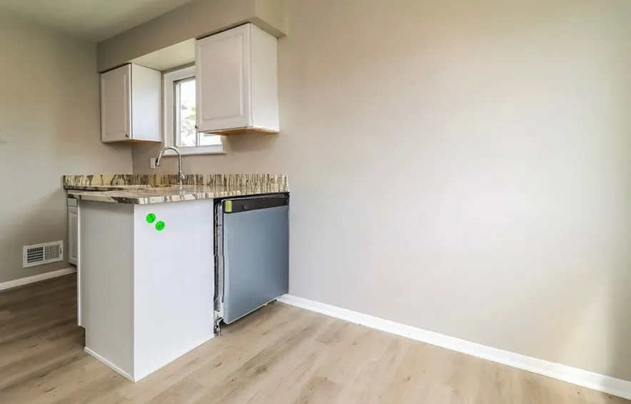 3 bed, 950 sqft, $1,395 — Photo 3