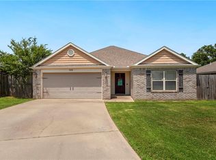 709 E Bonnie Ln, Rogers, AR 72758