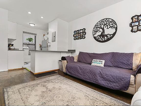 2nd image of 6 W 107th St APT 4A