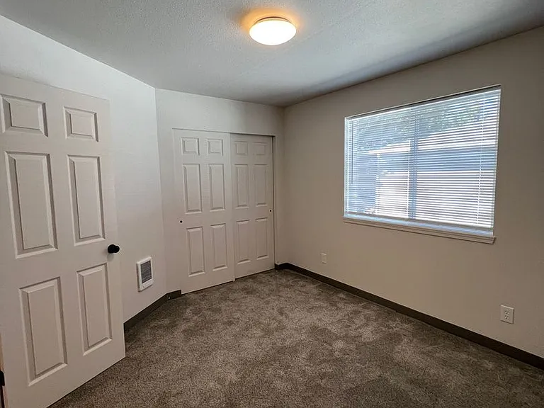 806 E White Birch Ave — Photo 11