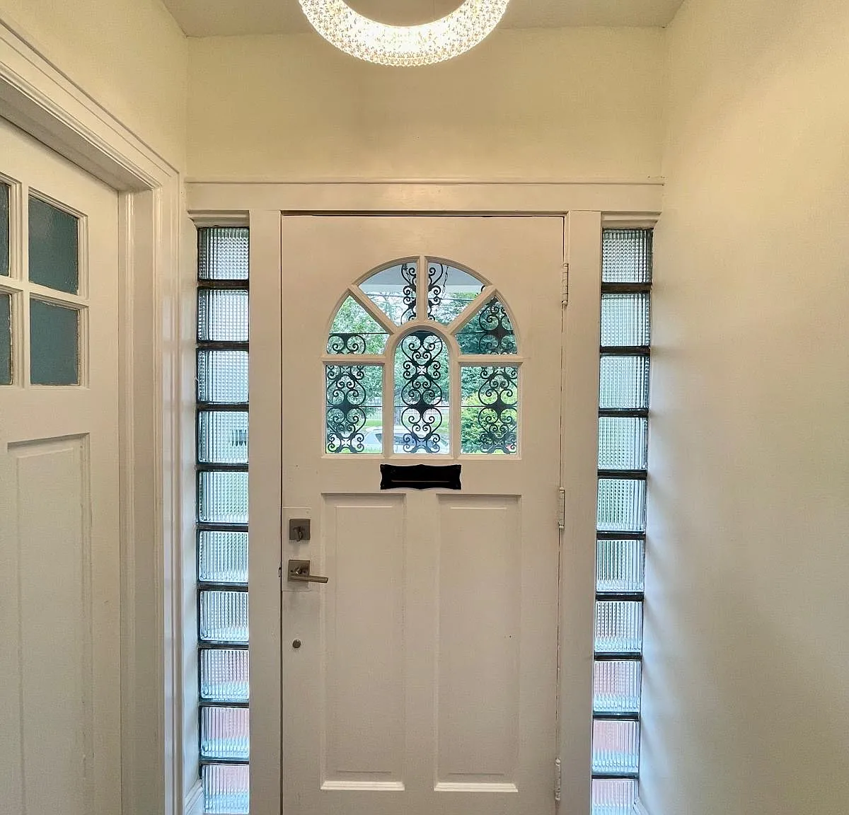 3 bed, 1.5 bath, $3,500 — Photo 2
