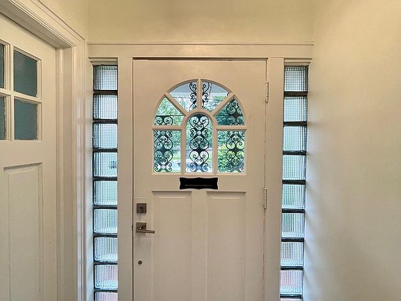 2nd image of 172 W Palisade Ave #1