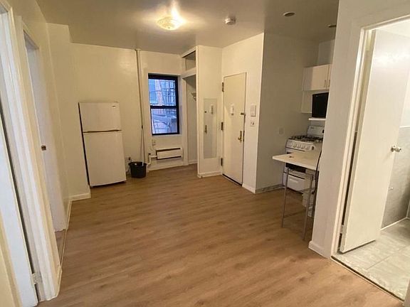 4th image of 166 Lexington Ave APT 4