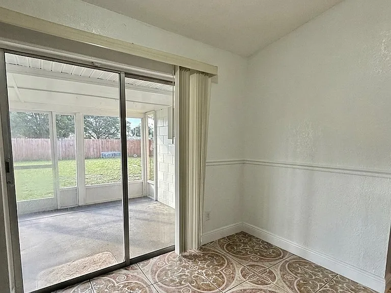 9325 Larette Dr — Photo 17