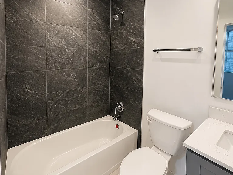 2425 20th St NE #6B — Photo 8