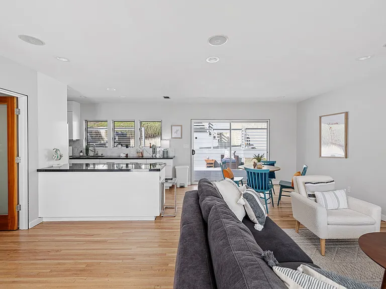 7103 Earldom Ave — Photo 5