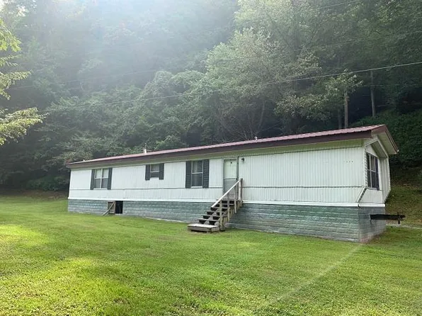 578 Akers Br, Banner, KY 41603
