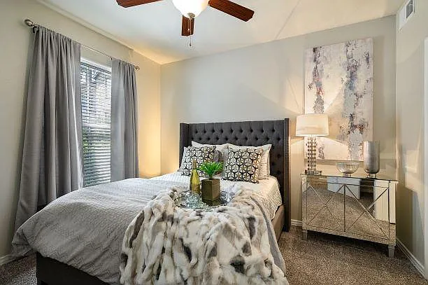 2908 Ridgeview Dr — Photo 3