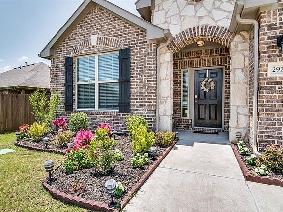 2nd image of 2924 Castle Creek Dr