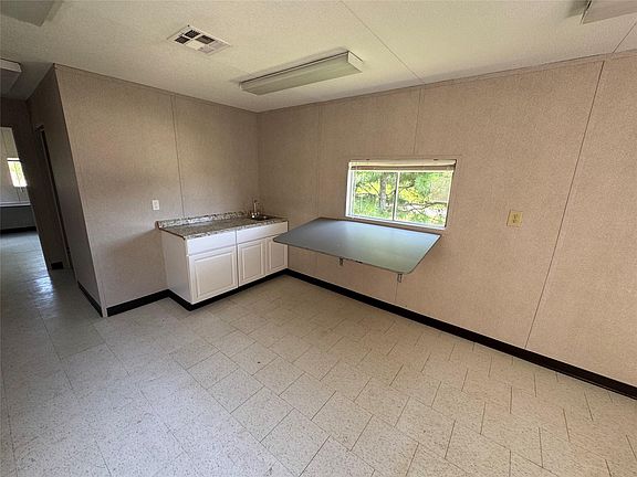 4th image of 846 County Road 3565