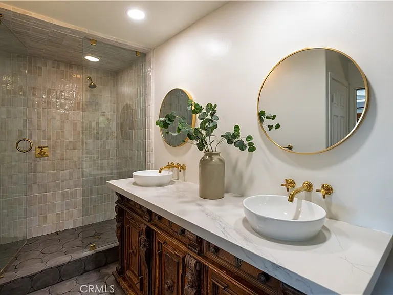575 Center St — Photo 12