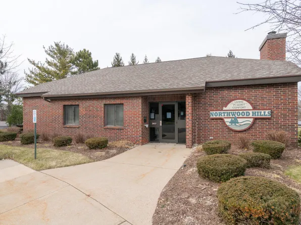 3302A Devonwood Hills Dr NE, Grand Rapids, MI 49525