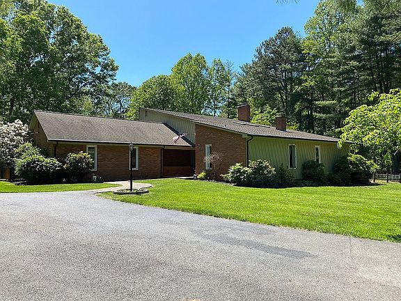 3rd image of 742 Miriam Hill Dr