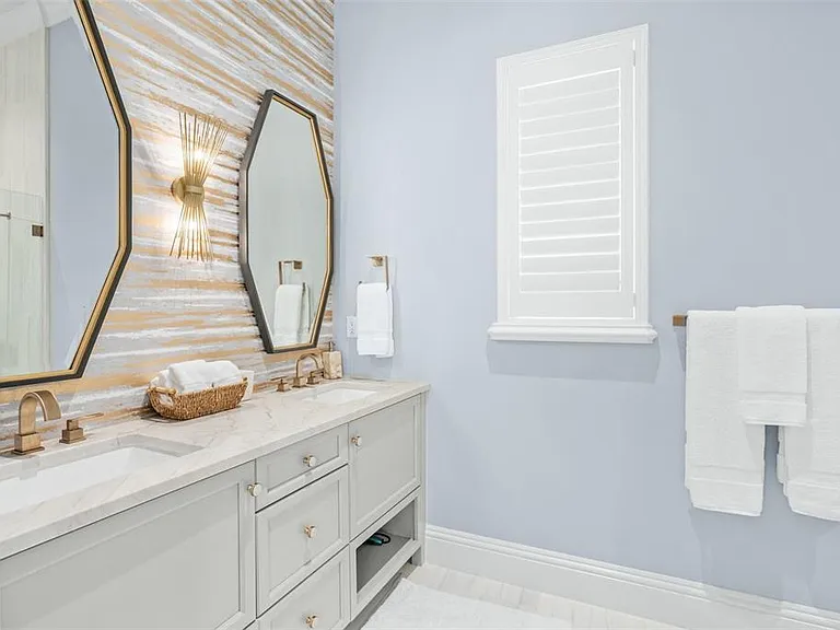 10331 Los Feliz Dr — Photo 48