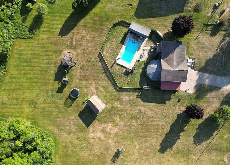 2nd image of 196 Low Rd